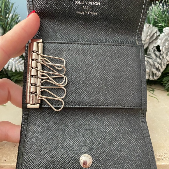 Louis Vuitton Black Epi Leather Key Case - Picture 5 of 6